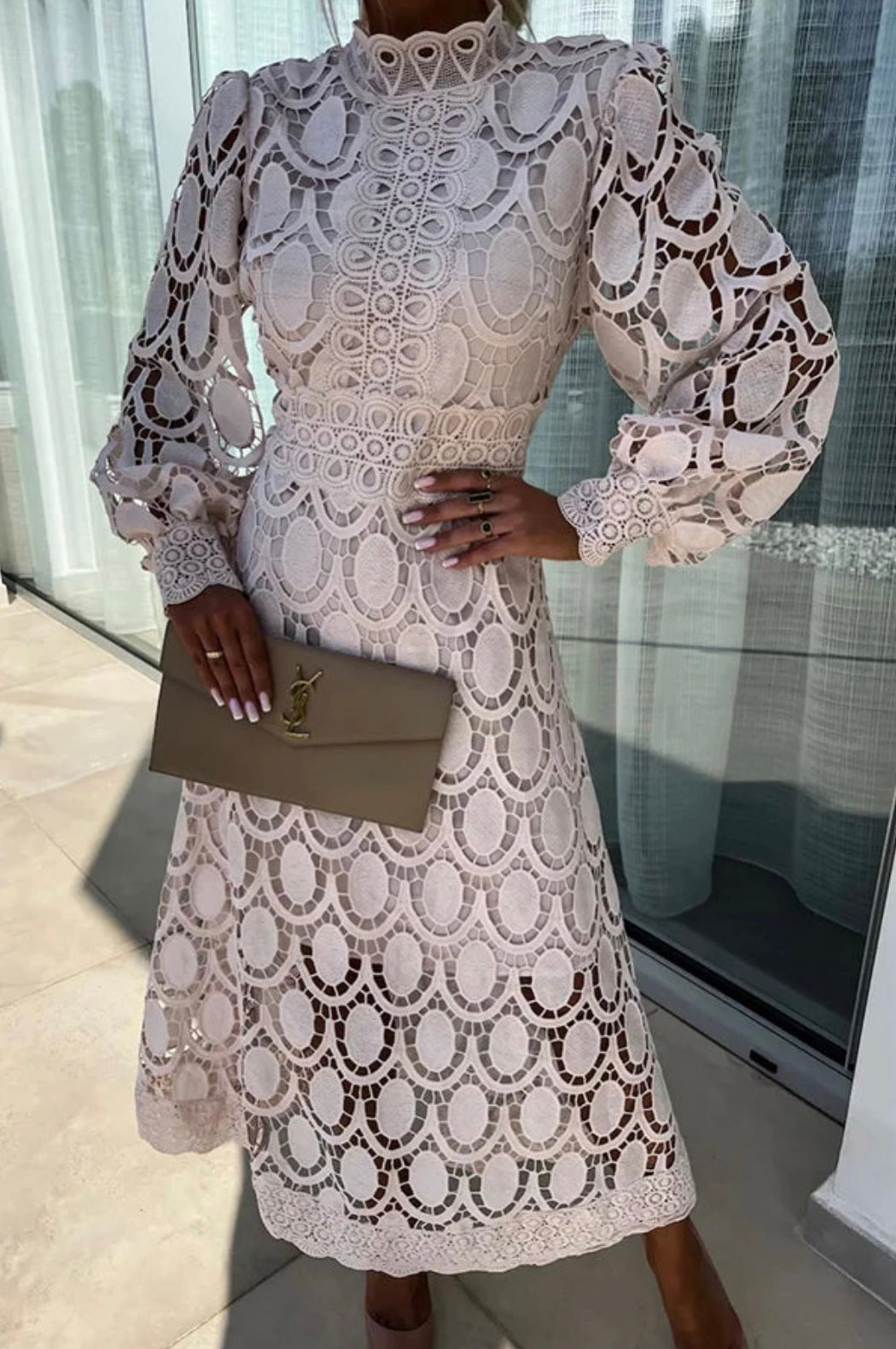 Eloah™ Vestido midi de encaje elegante y refinado